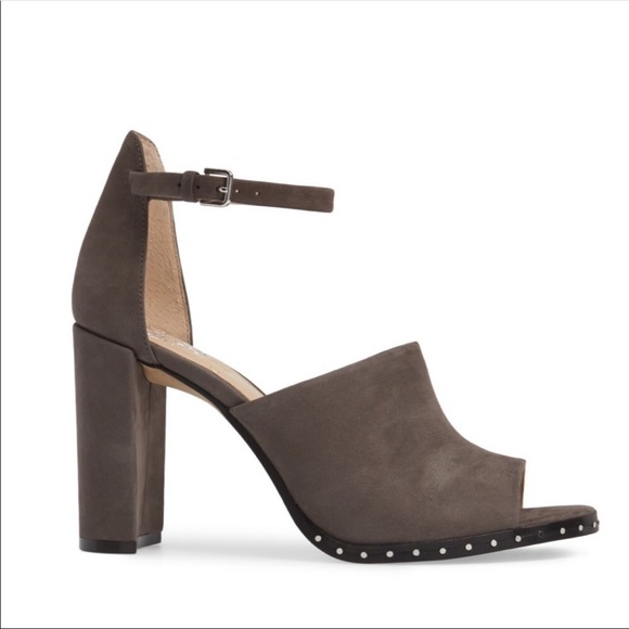 NWOB Vince Camuto “Jilley” Suede Peeptoe Sandal - Picture 3 of 8